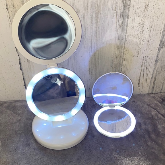 1226 Flip N Beauty Large & Compact LightUp Make Up Mirrors - Picture 3 of 5